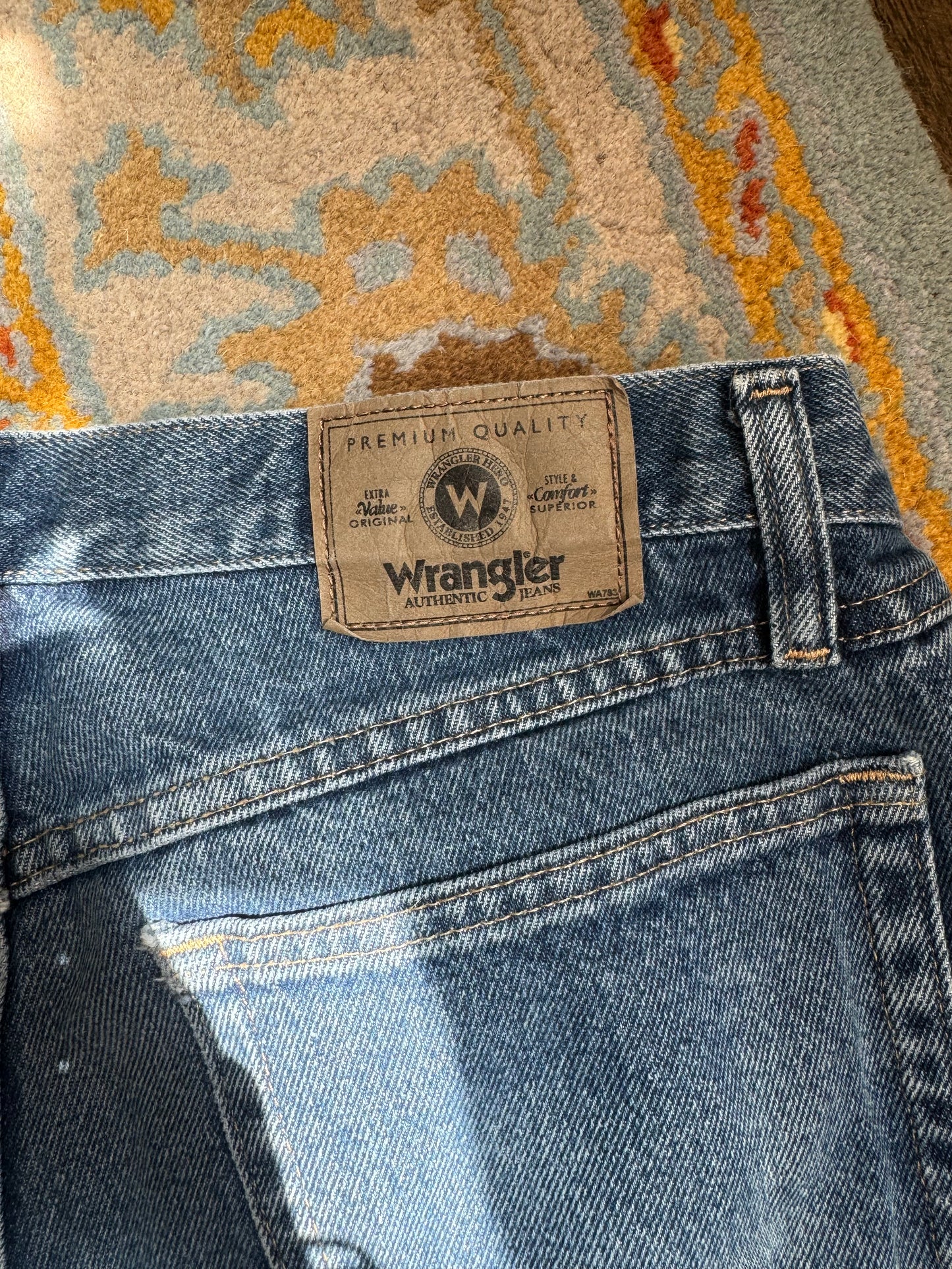 Vintage Levi's 33 x 32 RELAXED FIT